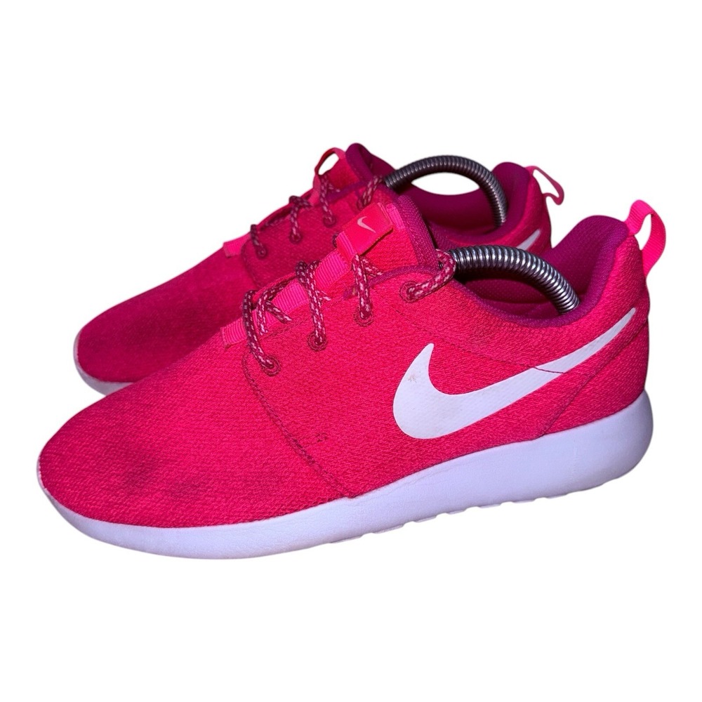 Nike Roshe One Women's Pink White Running Shoes Low Top Size 8.5 844994-600